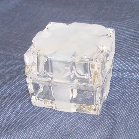NEW Fitz & Floyd Frosted Bow Box Glass Crystal Trinket Dish - Picture 8 of 16